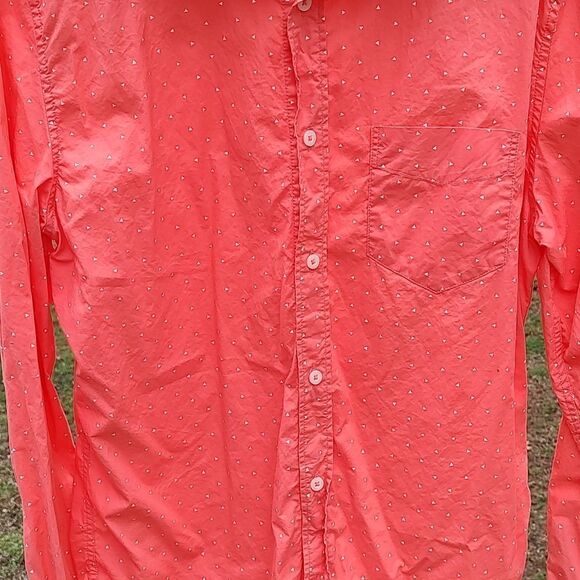Aeropostale button down with mini triangle print melon color  Sz M - Picture 6 of 6